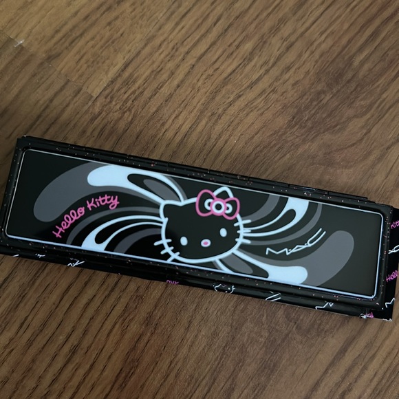 MAC x Hello Kitty Shadow Quad- rare and unused! - Picture 4 of 5